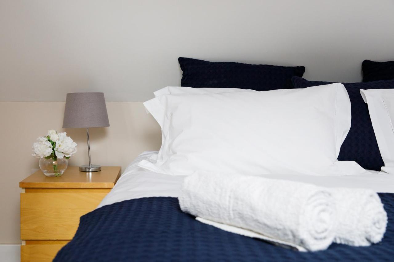 'Orchard Croft Lodge - Chichester', Book-Direct, New Home 1,367 Sq' Ft' , Can Sleep 8 On Request , Split & Link 'Super King' Size Beds, Free Wi-Fi, Sky Tv & Sky Sports, 9 - Minutes From West Wittering Beach, Very Quiet Location, Dog Friendly 외부 사진