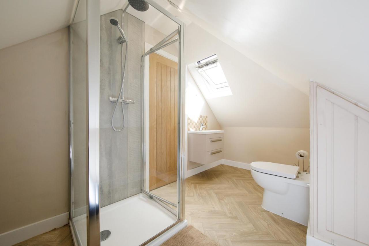 'Orchard Croft Lodge - Chichester', Book-Direct, New Home 1,367 Sq' Ft' , Can Sleep 8 On Request , Split & Link 'Super King' Size Beds, Free Wi-Fi, Sky Tv & Sky Sports, 9 - Minutes From West Wittering Beach, Very Quiet Location, Dog Friendly 외부 사진