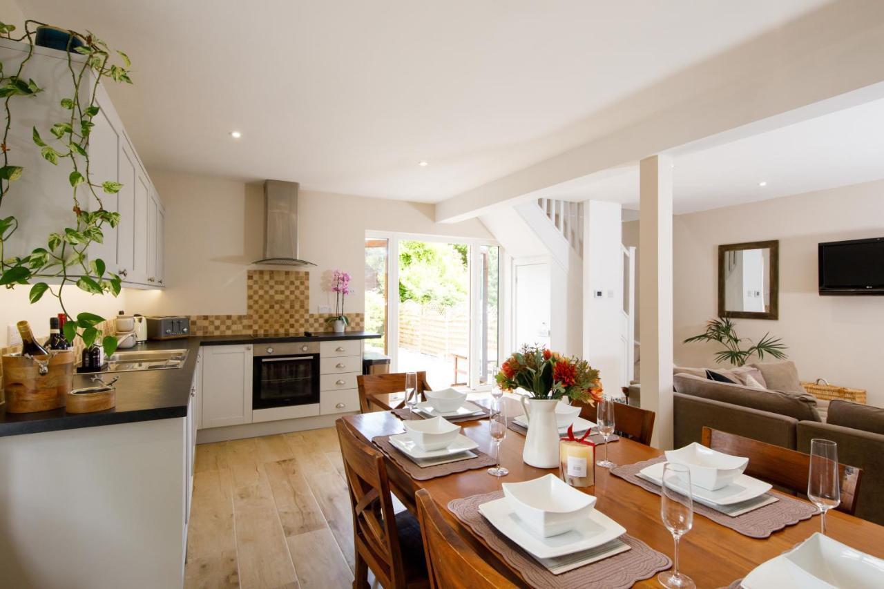'Orchard Croft Lodge - Chichester', Book-Direct, New Home 1,367 Sq' Ft' , Can Sleep 8 On Request , Split & Link 'Super King' Size Beds, Free Wi-Fi, Sky Tv & Sky Sports, 9 - Minutes From West Wittering Beach, Very Quiet Location, Dog Friendly 외부 사진