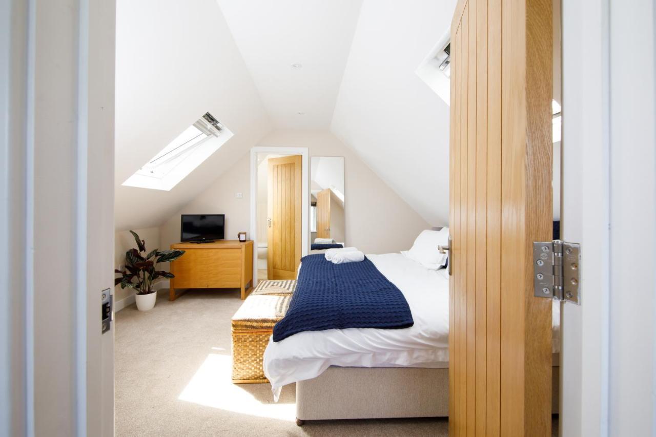 'Orchard Croft Lodge - Chichester', Book-Direct, New Home 1,367 Sq' Ft' , Can Sleep 8 On Request , Split & Link 'Super King' Size Beds, Free Wi-Fi, Sky Tv & Sky Sports, 9 - Minutes From West Wittering Beach, Very Quiet Location, Dog Friendly 외부 사진