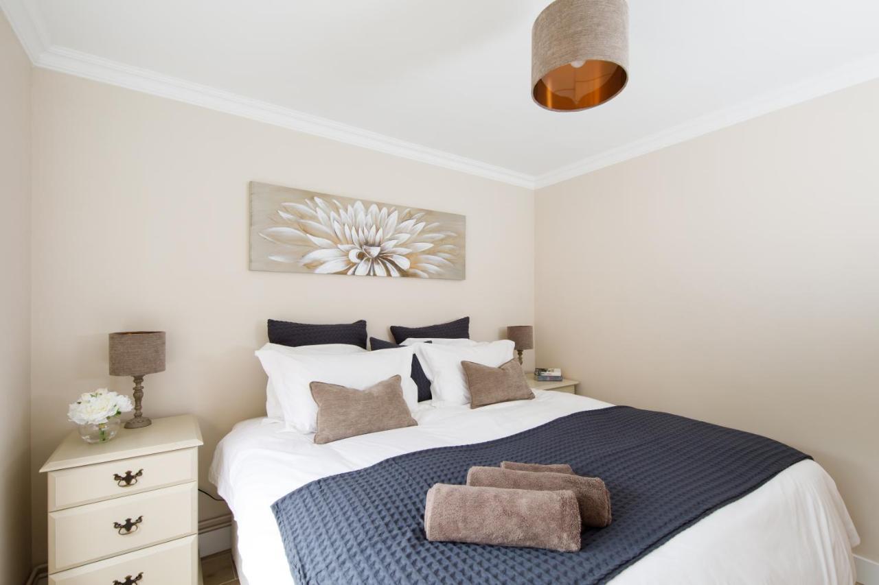 'Orchard Croft Lodge - Chichester', Book-Direct, New Home 1,367 Sq' Ft' , Can Sleep 8 On Request , Split & Link 'Super King' Size Beds, Free Wi-Fi, Sky Tv & Sky Sports, 9 - Minutes From West Wittering Beach, Very Quiet Location, Dog Friendly 외부 사진