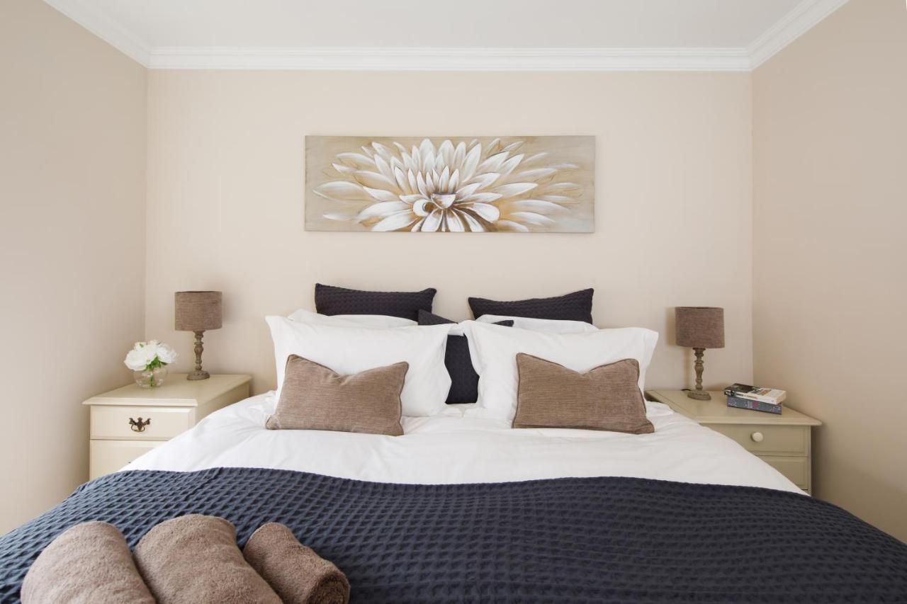 'Orchard Croft Lodge - Chichester', Book-Direct, New Home 1,367 Sq' Ft' , Can Sleep 8 On Request , Split & Link 'Super King' Size Beds, Free Wi-Fi, Sky Tv & Sky Sports, 9 - Minutes From West Wittering Beach, Very Quiet Location, Dog Friendly 외부 사진