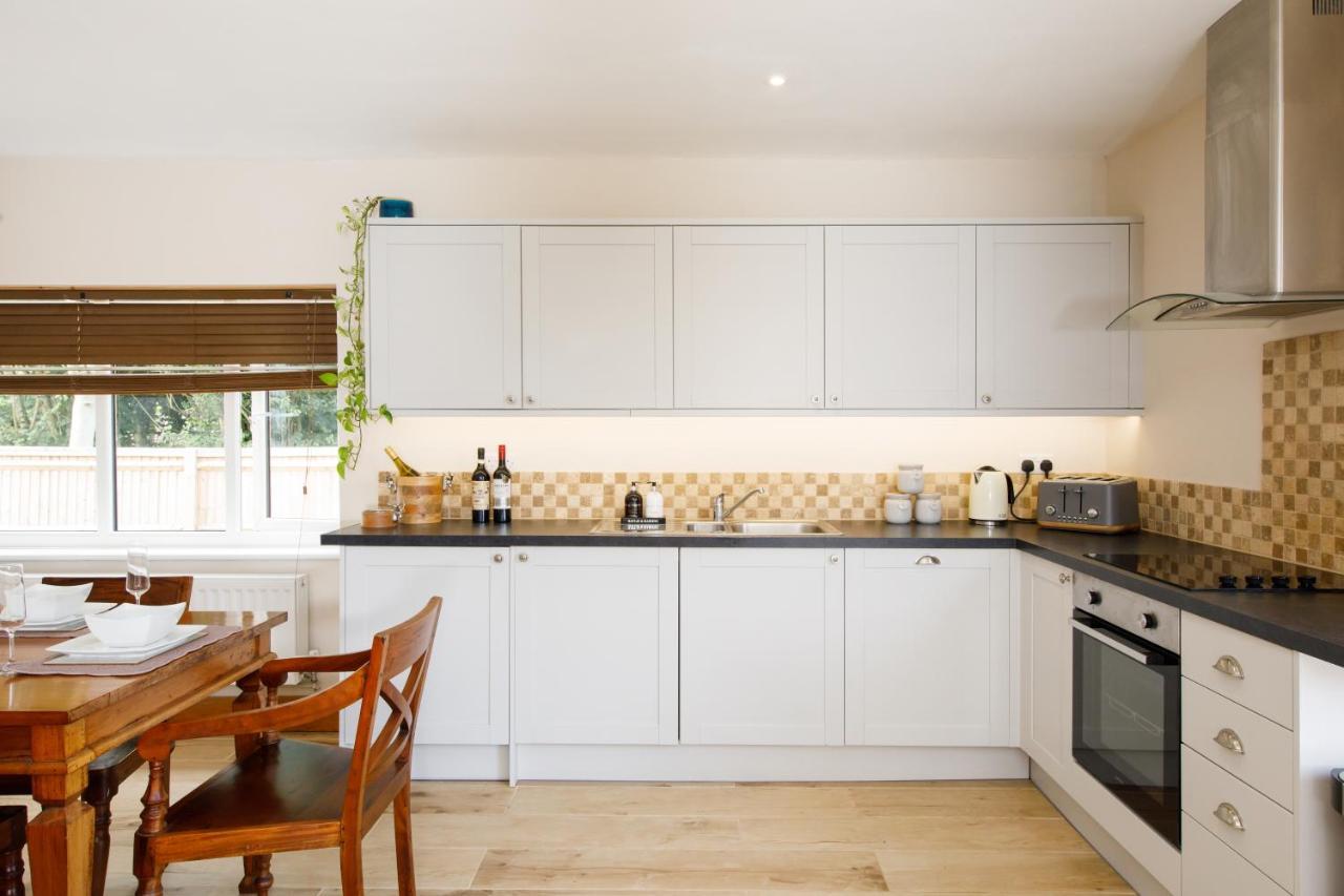 'Orchard Croft Lodge - Chichester', Book-Direct, New Home 1,367 Sq' Ft' , Can Sleep 8 On Request , Split & Link 'Super King' Size Beds, Free Wi-Fi, Sky Tv & Sky Sports, 9 - Minutes From West Wittering Beach, Very Quiet Location, Dog Friendly 외부 사진