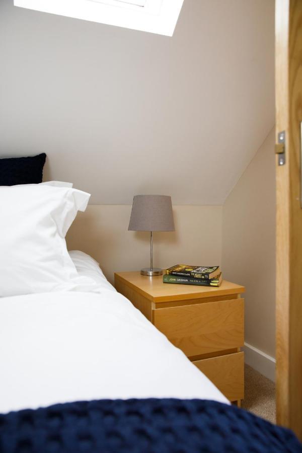 'Orchard Croft Lodge - Chichester', Book-Direct, New Home 1,367 Sq' Ft' , Can Sleep 8 On Request , Split & Link 'Super King' Size Beds, Free Wi-Fi, Sky Tv & Sky Sports, 9 - Minutes From West Wittering Beach, Very Quiet Location, Dog Friendly 외부 사진