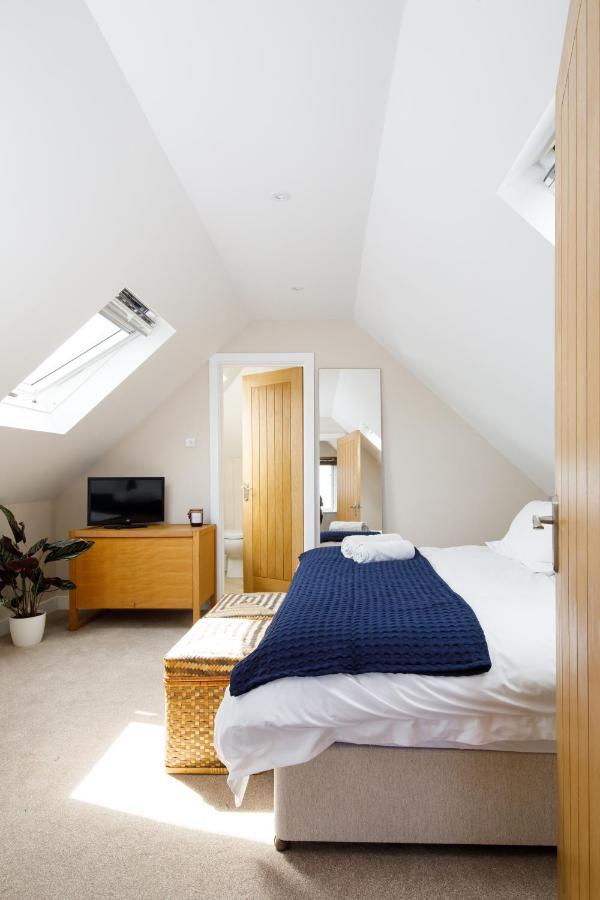 'Orchard Croft Lodge - Chichester', Book-Direct, New Home 1,367 Sq' Ft' , Can Sleep 8 On Request , Split & Link 'Super King' Size Beds, Free Wi-Fi, Sky Tv & Sky Sports, 9 - Minutes From West Wittering Beach, Very Quiet Location, Dog Friendly 외부 사진