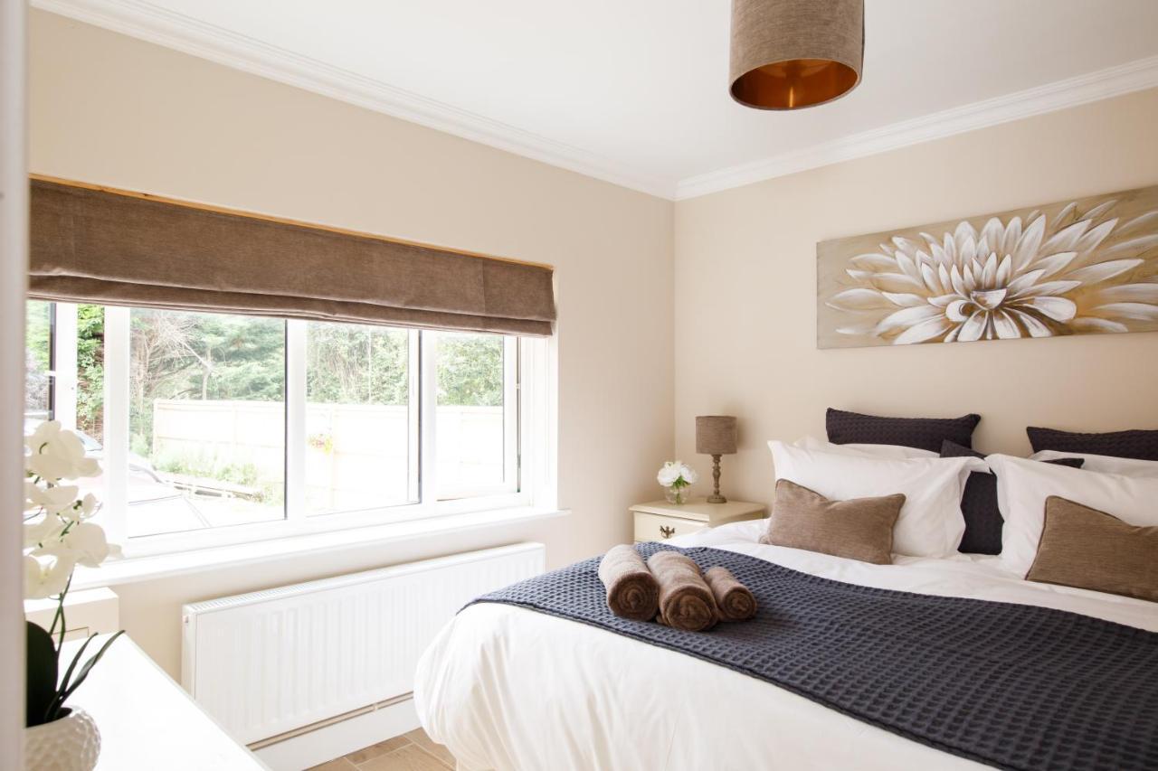 'Orchard Croft Lodge - Chichester', Book-Direct, New Home 1,367 Sq' Ft' , Can Sleep 8 On Request , Split & Link 'Super King' Size Beds, Free Wi-Fi, Sky Tv & Sky Sports, 9 - Minutes From West Wittering Beach, Very Quiet Location, Dog Friendly 외부 사진