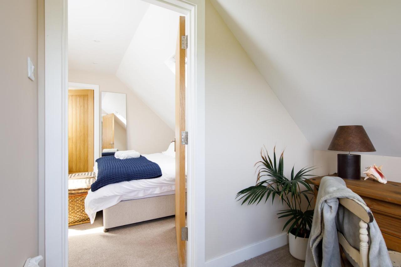 'Orchard Croft Lodge - Chichester', Book-Direct, New Home 1,367 Sq' Ft' , Can Sleep 8 On Request , Split & Link 'Super King' Size Beds, Free Wi-Fi, Sky Tv & Sky Sports, 9 - Minutes From West Wittering Beach, Very Quiet Location, Dog Friendly 외부 사진