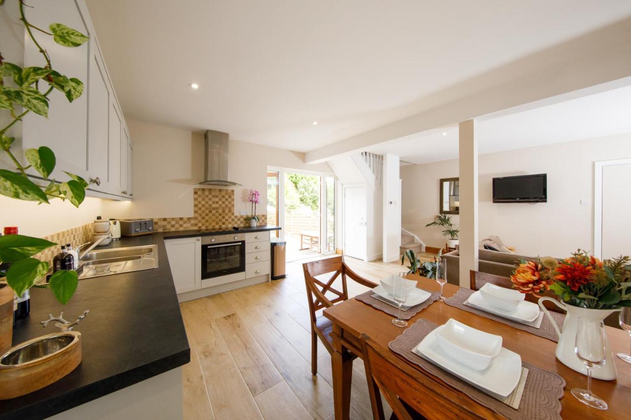 'Orchard Croft Lodge - Chichester', Book-Direct, New Home 1,367 Sq' Ft' , Can Sleep 8 On Request , Split & Link 'Super King' Size Beds, Free Wi-Fi, Sky Tv & Sky Sports, 9 - Minutes From West Wittering Beach, Very Quiet Location, Dog Friendly 외부 사진
