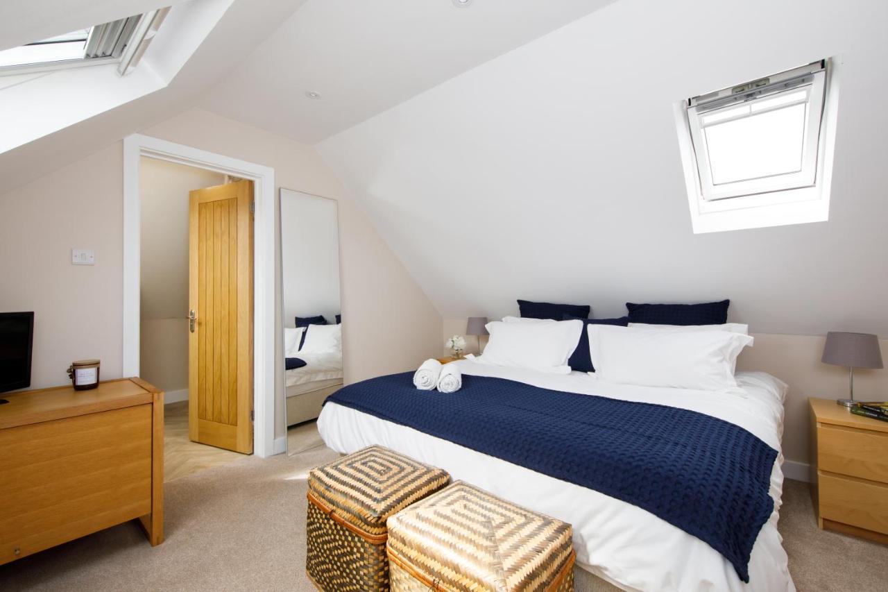 'Orchard Croft Lodge - Chichester', Book-Direct, New Home 1,367 Sq' Ft' , Can Sleep 8 On Request , Split & Link 'Super King' Size Beds, Free Wi-Fi, Sky Tv & Sky Sports, 9 - Minutes From West Wittering Beach, Very Quiet Location, Dog Friendly 외부 사진