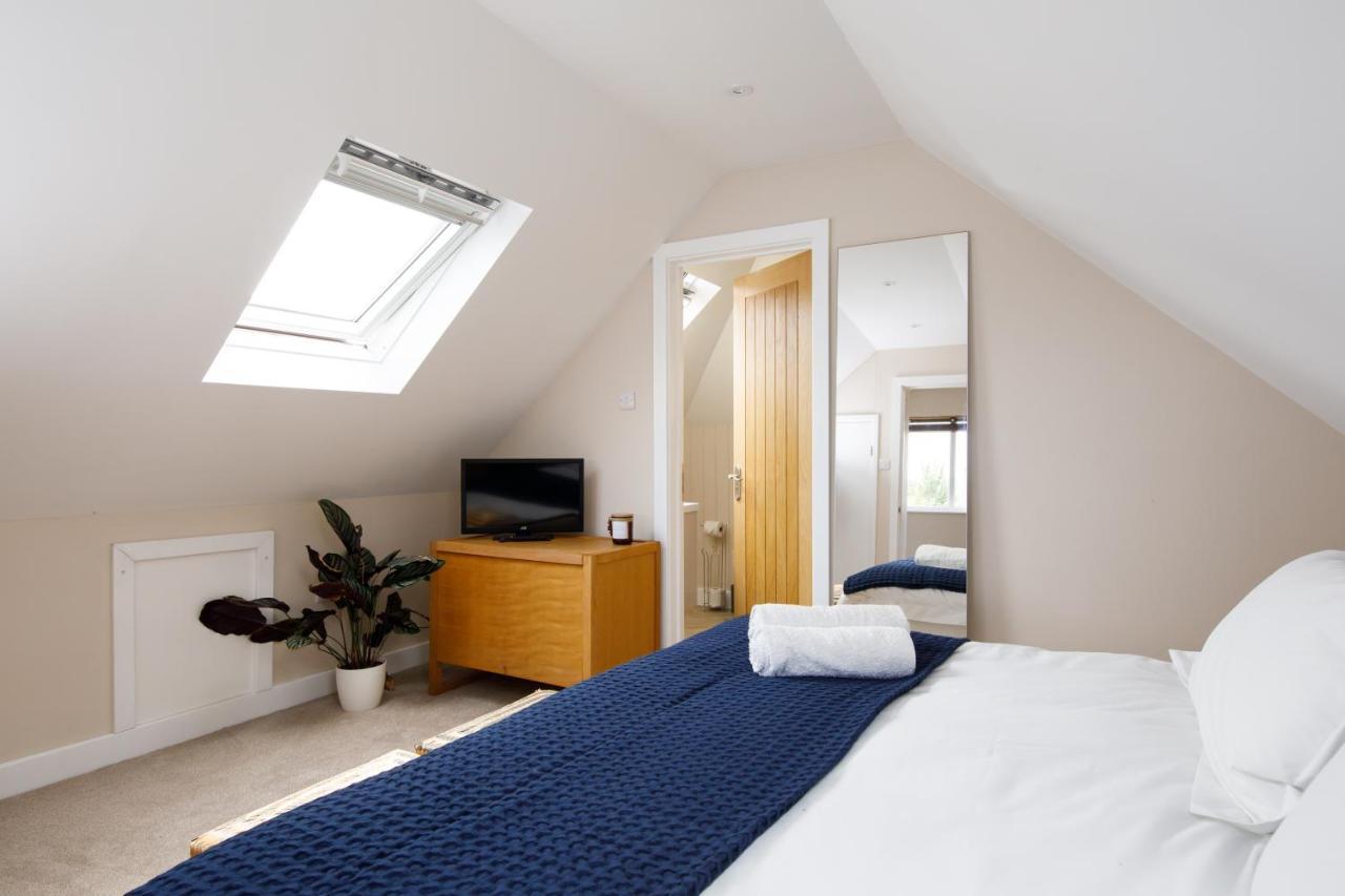 'Orchard Croft Lodge - Chichester', Book-Direct, New Home 1,367 Sq' Ft' , Can Sleep 8 On Request , Split & Link 'Super King' Size Beds, Free Wi-Fi, Sky Tv & Sky Sports, 9 - Minutes From West Wittering Beach, Very Quiet Location, Dog Friendly 외부 사진