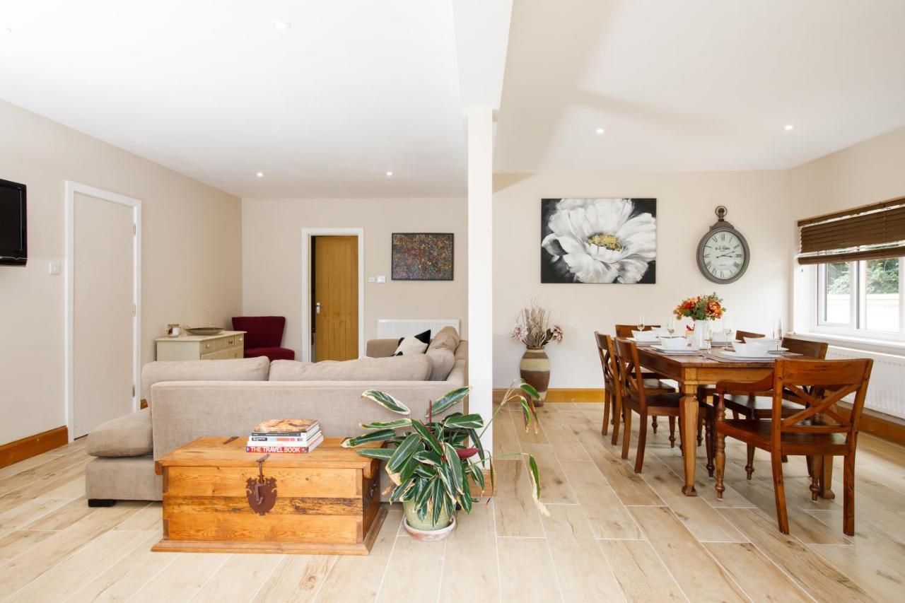 'Orchard Croft Lodge - Chichester', Book-Direct, New Home 1,367 Sq' Ft' , Can Sleep 8 On Request , Split & Link 'Super King' Size Beds, Free Wi-Fi, Sky Tv & Sky Sports, 9 - Minutes From West Wittering Beach, Very Quiet Location, Dog Friendly 외부 사진